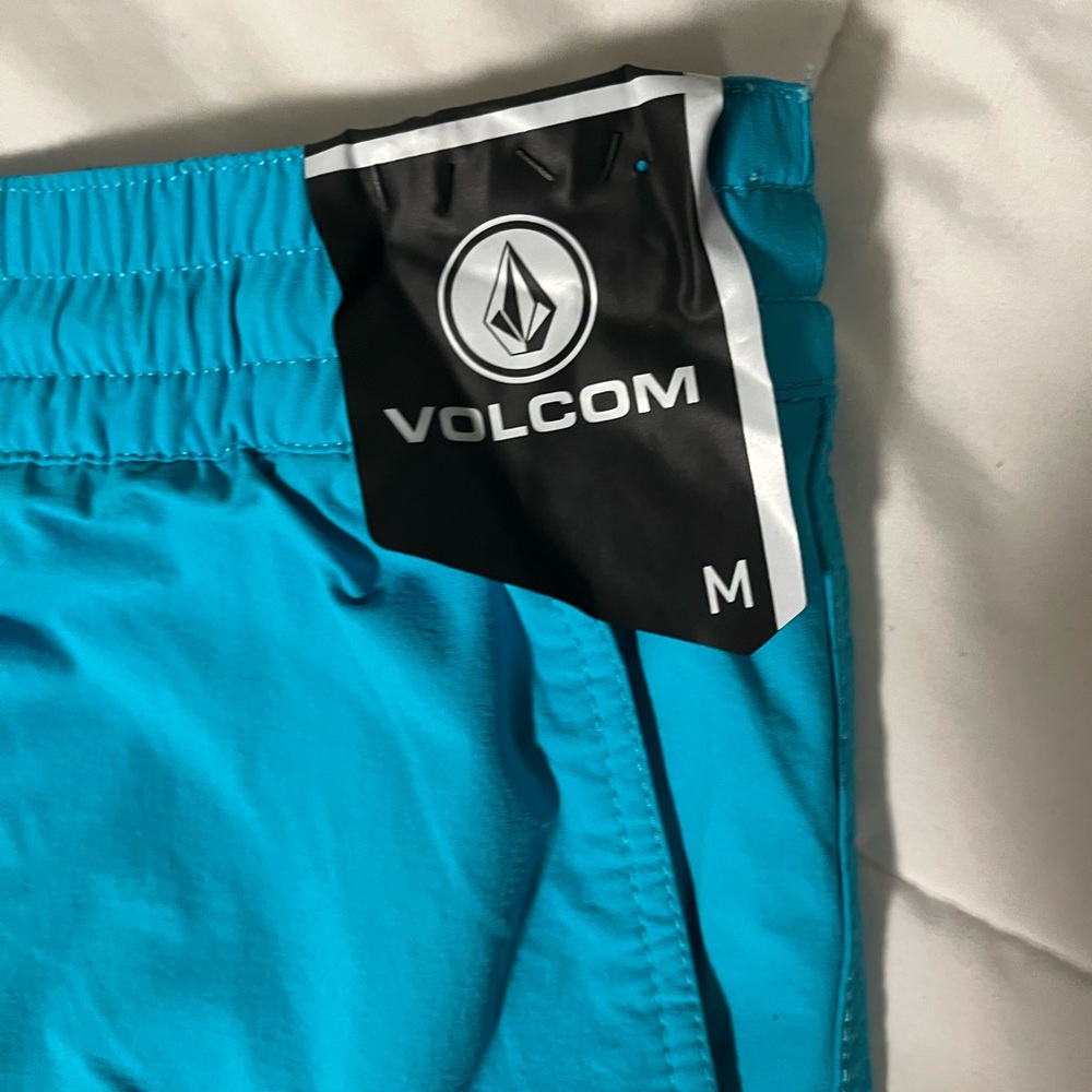 MENS SIZE M VOLCOM SHORTS ! 1/2 price! NWT
